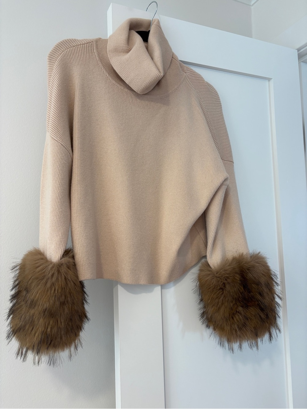 Line and Dot Soft Cream Ribbed Turtleneck